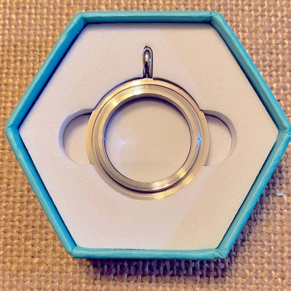 Origami Owl Medium Silver Twist Locket Base (base only)